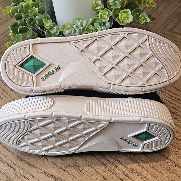 PF. Flyers black platform hightops size 7.5 NWOT - Picture 5 of 8